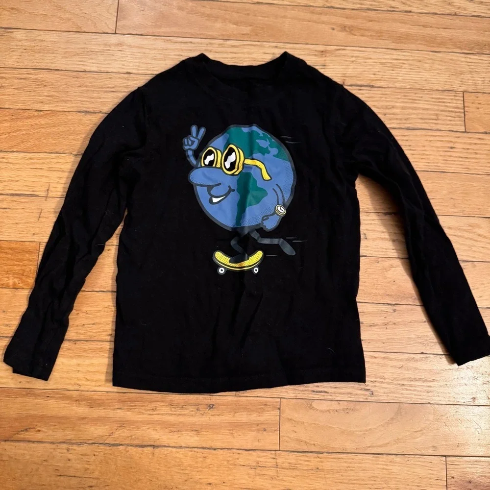 Gap Kids Boys‎ Black Long Sleeve Earth Skateboard Graphic Tee Shirt Size 5 Years
